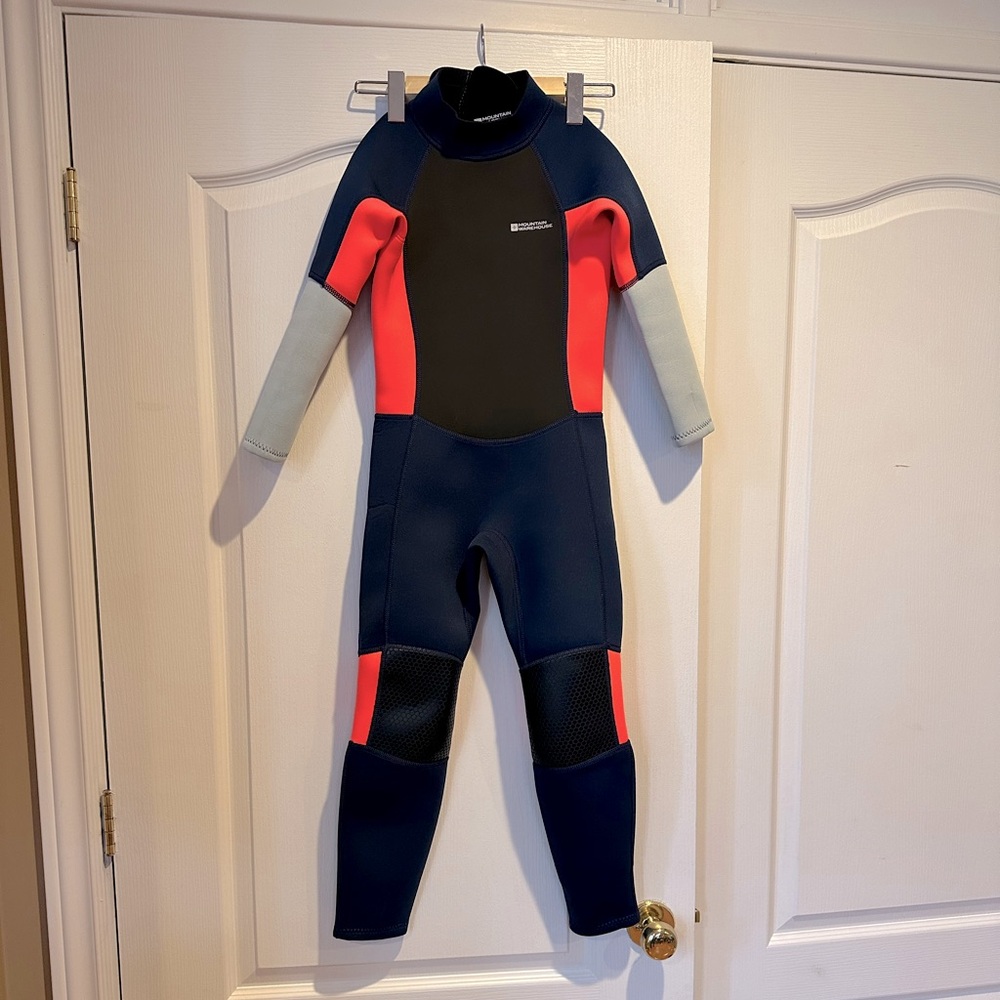 Mountain Warehouse Wet Suit kids size 7/8